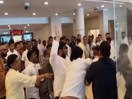 Are these Party Members or gangs of goons Clash Between BJP MLA And NCP SP Leader At Vidhan Bhavan | हे कार्यकर्ते आहेत की गुंडांच्या टोळ्या? Are these Party Members or gangs of goons Clash Between BJP MLA And NCP SP Leader At Vidhan Bhavan | हे कार्यकर्ते आहेत की गुंडांच्या टोळ्या?