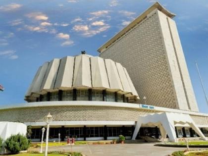 government doesn't give anything to farmers for free, do ministers provide assistance from their own pockets? | शेतकऱ्यांना सरकार काही फुकट देत नाही, मंत्री स्वत:च्या खिशातून मदत देतात का? government doesn't give anything to farmers for free, do ministers provide assistance from their own pockets? | शेतकऱ्यांना सरकार काही फुकट देत नाही, मंत्री स्वत:च्या खिशातून मदत देतात का?