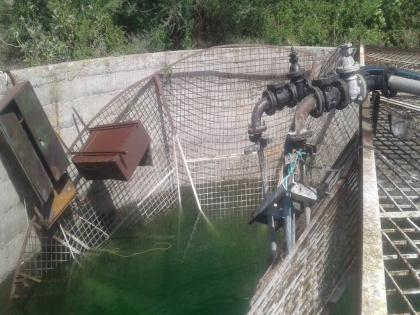 11 persons fell into the well while repairing the motor of the tap scheme in the village | गावातील नळ योजनेची मोटार दुरुस्ती करताना ११ जण विहिरीत कोसळले