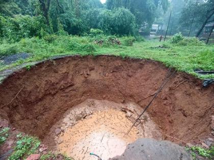 Heavy rain in Dodamarg, shortage of water due to collapse of public well in Panaturli | Sindhudurg: दोडामार्गात मुसळधार, पणतुर्लीत सार्वजनिक विहीर कोसळल्याने पाणीटंचाई