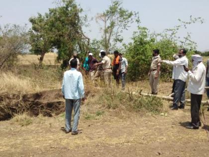 Releasing a leopard from a well | विहिरीत पडलेल्या बिबट्याची सुटका