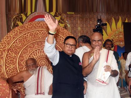 naypadmasagar maharaj was awarded the title of acharya in a grand ceremony | भव्य सोहळ्यात नयपद्मसागर महाराजांना ‘आचार्य’ पदवी प्रदान