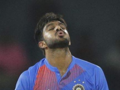 Breaking: ICC World Cup 2019; after Dhawan and Bhuvi third shock to India, Vijay Shankar suffered injuries | Breaking : ICC World Cup 2019; धवन, भुवीनंतर भारताला तिसरा धक्का, विजय शंकरलाही झाली दुखापत
