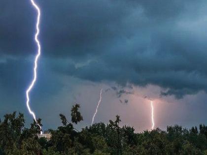 22 killed in lightning strike in West Vidarbha within a month | पश्चिम विदर्भात महिनाभरात वीज पडून २२ जणांचा मृत्यू; हजारांहून अधिक घरांची पडझड