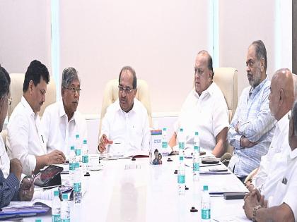 Meeting in Mumbai regarding the height of Almatti dam without a decision; All party meeting again in fifteen days says Radhakrishna Vikhe Patil | ‘अलमट्टी’च्या उंचीबाबत मुंबईतील बैठक निर्णयाविना; पंधरा दिवसांत पुन्हा सर्वपक्षीय बैठक - राधाकृष्ण विखे-पाटील Meeting in Mumbai regarding the height of Almatti dam without a decision; All party meeting again in fifteen days says Radhakrishna Vikhe Patil | ‘अलमट्टी’च्या उंचीबाबत मुंबईतील बैठक निर्णयाविना; पंधरा दिवसांत पुन्हा सर्वपक्षीय बैठक - राधाकृष्ण विखे-पाटील