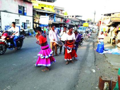  A village, a Holi tradition in Vikramgad, is a tradition of Holi | विक्रमगडमध्ये एक गाव, एक होळीची परंपरा