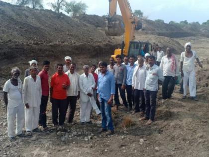 Villagers struggle for revival of water resources | जलस्त्रोतांच्या पुनरुज्जीवनासाठी ग्रामस्थांची धडपड  