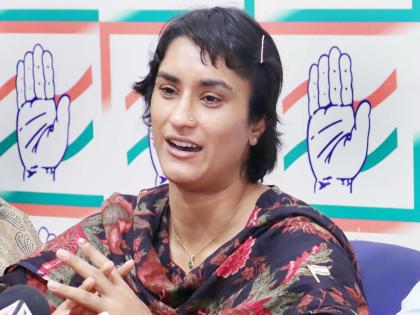 Aren't the female athletes protesting in Delhi lovely? Question by Vinesh Phogat | दिल्लीत आंदोलन करणाऱ्या महिला खेळाडू लाडक्या नव्हत्या का? विनेश फोगाट यांचा सवाल