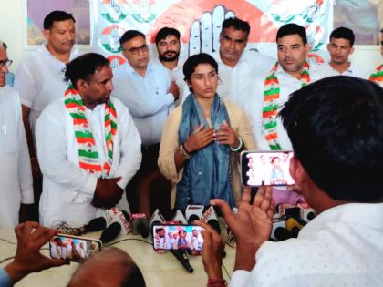  Haryana Assembly Election 2024 Congress candidate Vinesh Phogat has warned the opposition | काँग्रेसचा हात आणि 'थप्पड'! विनेश फोगाट कडाडली; विरोधकांना दिला गंभीर इशारा