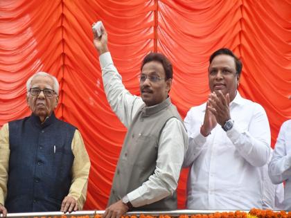 Vinod Tawde's advice to Uddhav Thackeray, "When the decision of the party is in the hands of a family, the party and the country have to wait". | "एका कुटुंबाच्या हातात पक्षाचा निर्णय गेला की, पक्षाची, देशाची वाट लागते", विनोद तावडेंचा उद्धव ठाकरेंना टोला 