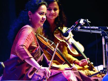 Kalidas Festival: The music of the violin 'Sangeeta' ringing in mind | कालीदास महोत्सव : अंतर्मनात गुंजले ‘संगीता’च्या व्हायोलिनचे सूर