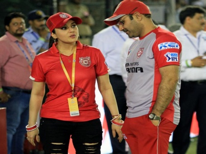 IPL 2018: When Preity Zinta fought with Sehwag after defeat | IPL 2018 : पराभवानंतर प्रीती झिंटा सेहवागवर भडकते तेव्हा...
