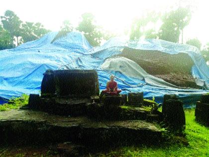 Buddhist Stupa diary; Disobeying the stomach once the day comes | बौद्ध स्तुपाची दैनावस्था; धम्मचक्र दिन आला तरी स्तुपाची अवहेलना