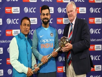Indian captain Virat Kohli received the ICC Test Championship | 'गदाधारी विराट', भारतीय संघाला मिळणार 10 लाख डॉलर 