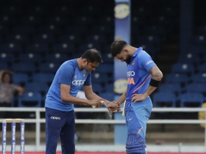 India vs West Indies :Virat Kohli provides injury update after suffering brutal blow during IND vs WI 3rd ODI | India vs West Indies: अंगठ्याच्या दुखापतीबाबत कोहलीने सामन्यानंतर केला खुलासा
