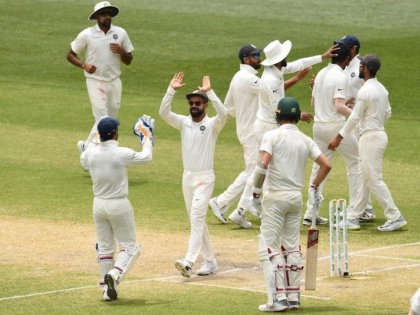Virat Kohli, India's first captain, has won the Test in South Africa, England and Australia | अशी कामगिरी करणारा विराट कोहली भारताचा पहिलाच कसोटी कर्णधार