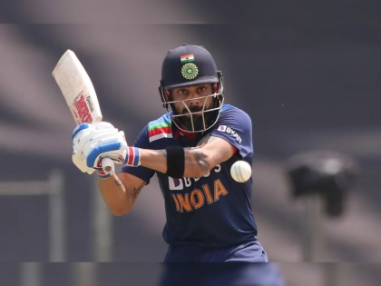 IND vs ENG, 2nd ODI : Virat Kohli completed 10,000 runs at number 3 in ODI, Ben Stokes caught applying saliva on the ball | IND vs ENG, 2nd ODI : विराट कोहलीचा विक्रम, बेन स्टोक्सला तंबी अन् तासाभरात टीम इंडियानं गमावले सलामीवीर