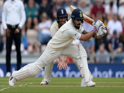 India vs England 4th Test: Virat Kohli get surprise from hotel staff's | India vs England 4th Test: विक्रमानंतर विराट कोहलीला मिळालेले सरप्राईज पाहिलेत का?