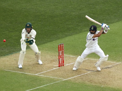 Virat Kohli gains two points to reduce the gap between him and Steve Smith in the latest ICC Test Player Rankings for batting | India vs Australia : पहिल्या कसोटीतील अर्धशतकाचा विराट कोहलीला झाला फायदा; ICCनं समजावला कसा तो!