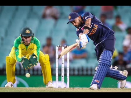 India vs Australia : Virat Kohli becomes the fastest to reach 22,000 Runs in International Cricket, but Moises Henriques took brilient catch | India vs Australia : विराट कोहलीचा आंतरराष्ट्रीय क्रिकेटमध्ये आणखी एक भीमपराक्रम, पण...