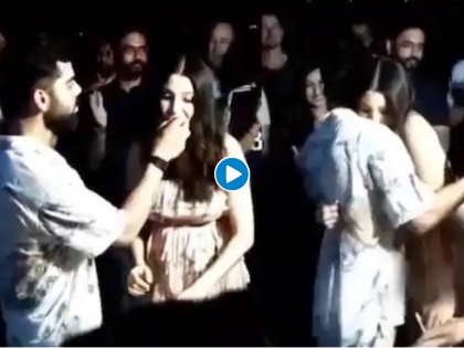 Virat Kohli plants a sweet kiss on pregnant wife Anushka Sharma's cheek as they celebrate his birthday in Dubai; Video | Video : अनुष्का शर्मासह रोमँटिक अंदाजात दिसला विराट कोहली; असा साजरा केला बर्थ डे!