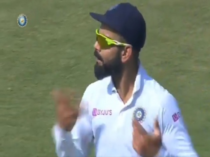 India vs Bangladesh, 1st Test: Captain Virat Kohli asks the crowd to cheer for an on fire Mohammad Shami, Video | India vs Bangladesh, 1st Test: कसोटीच्या पहिल्याच दिवशी विराट कोहली प्रेक्षकांवर भडकला, Video 