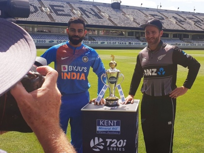 India vs New Zealand : Virat Kohli confirms KL Rahul will open in T20s and continue to keep wickets as well | IND Vs NZ : रिषभ पंत की लोकेश राहुल? पहिल्या सामन्यात अशी असेल टीम इंडिया, विराटचे संकेत