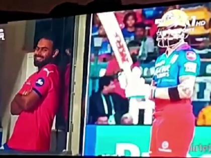 Virat Kohli and Rishabh Pant's Hilarious Banter During RCB-DC Clash Video Goes Viral   | बॅट से मारूंगा, बैठ जा! विराट कोहली-रिषभ पंत यांच्यात मजेशीर बाचाबाची; Video Viral 