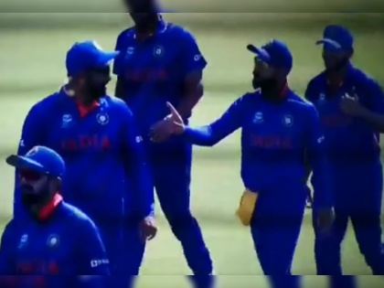 T20 World Cup, IND vs AUS : Due to this one act of Virat Kohli, Rohit Sharma got upset, people are taking out anger, made fun of him, Video | T20 World Cup : Virat Kohliमुळे जगासमोर Rohit Sharma ठरला 'खोटारडा'; Video व्हायरल होताच सुरू झाली त्यांच्या वादाची चर्चा 