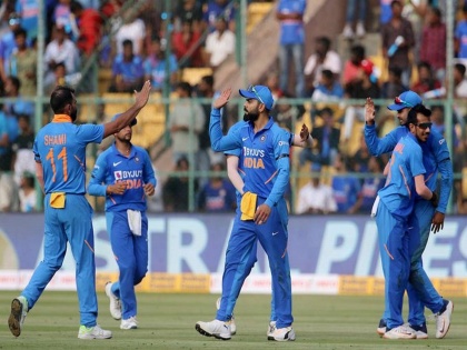 Team India dominates against Australia | टीम इंडियाचे तुल्यबळ ऑस्ट्रेलियावर वर्चस्व