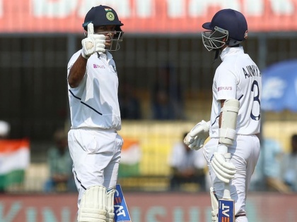India vs Bangladesh, 1st Test: Keep Batting, captain Virat kohli say to Mayank Agarwal from dressing room | India vs Bangladesh, 1st Test: इच्छा माझी पुरी करशील का?; विराटच्या आवाहनाला मयांकचा प्रतिसाद