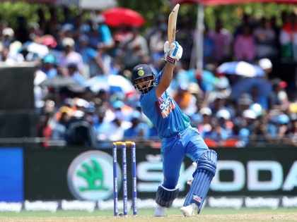 India vs West Indies : Virat Kohli surpasses Suresh Raina to become India's leading run-scorer in T20 cricket | India vs West Indies : ट्वेंटी-20त सर्वाधिक धावांचा विक्रम कॅप्टन कोहलीच्या नावावर; कोण होतं टॉप?