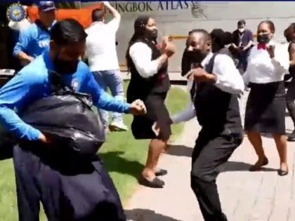 IND beat SA 1st Test: Virat Kohli dancing with the resort staff after the Test victory at the centurion against South Africa | IND beat SA 1st Test: नाद खुळा...!; दक्षिण आफ्रिकेला लोळवल्यानंतर विराट कोहलीसह टीम इंडियाच्या खेळाडूंनी केला 'Zulu' डान्स, Video Viral