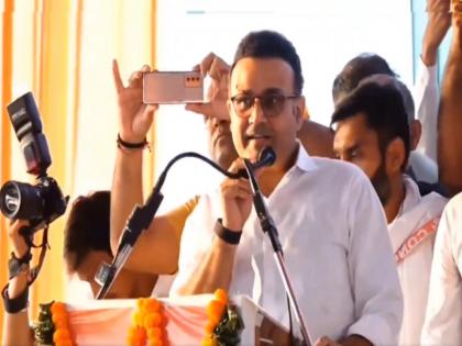 Haryana Assembly elections Former Team India player Virender Sehwag was seen campaigning for Congress candidate Anirudh Chaudhary  | Haryana Election : वीरेंद्र सेहवाग काँग्रेसच्या मंचावर; वीरुचं राजकीय भाषण चर्चेत, म्हणाला...