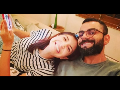 Virat Kohli share Romantic photo with wife Anushka sharma During Lockdown svg | लॉकडाऊनच्या काळात विराट-अनुष्काचा Romantic अंदाज!