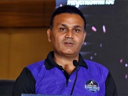 Virender Sehwag said, "Prithvi Shaw should also learn from his mistakes. Look at Shubman Gill, who played U19 cricket with him and now playing all 3 formats for India | शुबमन गिल, ऋतुराज गायकवाड यांना बघ! वीरेंद्र सेहवाग संतापला, भारताच्या युवा खेळाडूला दाखवली जागा