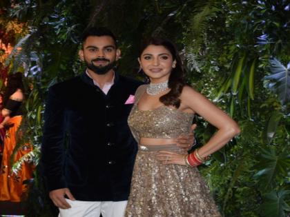 Virushka wedding reception anushka sharma kiss virat kohli after shahrukh dialogue | #VirushkaReception : स्टेजवर असताना शाहरुख असं काही म्हणाला की ऐकताच अनुष्कानं विराटला सर्वांसमोर केलं किस