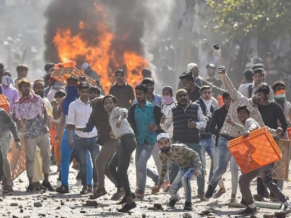 DelhiBurns, Delhi Violence: Virender Sehwag becomes emotional after violence in Delhi, says...prl | Delhi Violence : दिल्लीतील हिंसाचारानंतर वीरेंद्र सेहवाग झाला भावूक, म्हणाला दिल्लीकरांनो...