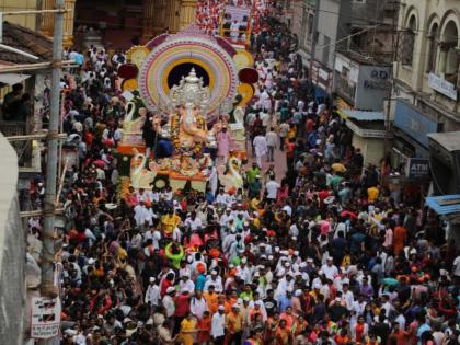 Pune Ganesha festival Municipal Corporation meeting on August 8 The height of immersion chariots will be discussed | पुणे गणेशोत्सव! महापालिकेत ८ ऑगस्टला बैठक; विसर्जन रथांच्या उंचीबाबत चर्चा होणार