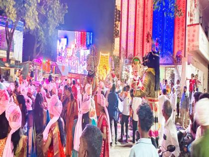 pune news hindus and Muslims participate in Ganesha immersion, giving a message of unity | Pune Ganpati Festival : ऐक्याचा संदेश देत गणरायाच्या विसर्जनात हिंदू-मुस्लिमांचा सहभाग  
