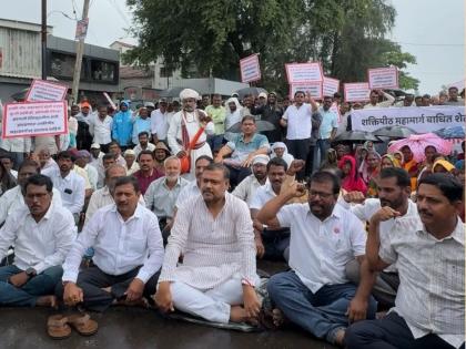 Angry farmers blocked the highway in Ankli, MP Vishal Patil warned of Nirvana, said.. | Shaktipeeth Highway: अंकलीमध्ये संतप्त शेतकऱ्यांनी महामार्ग रोखला, खासदार विशाल पाटलांनी दिला निर्वाणीचा इशारा, म्हणाले..