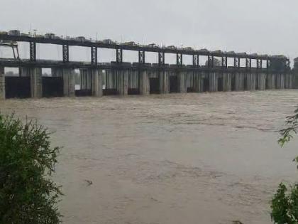 Twelve gates of Vishnupuri dam opened, Godavari river reached danger level  | विष्णूपुरी धरणाचे बारा दरवाजे उघडले, गोदावरी नदीने गाठली धोक्याची पातळी 