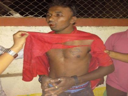 The young man was caught by the robbers | सोनसाखळी पळविणाऱ्या चोरट्याला तरुणाने पकडले