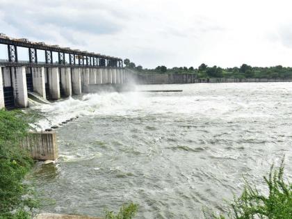 4 dams in Marathwada, one dam Tudumb; Jayakwadi Dam at 56 per cent | मराठवाड्यातील ४ धरणे, एक बंधारा तुडुंब; जायकवाडी धरण ५६ टक्क्यांवर 