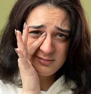 डोळ्यांचे आरोग्य चांगले राहावे म्हणून काय करता? दुर्लक्ष पडेल महागात, डोळे निरोगी राहण्यासाठी करायलाच हवेत 'हे' उपाय