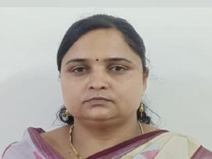 Extorting Rs 10,000 from a hotel owner claiming to be a food safety officer, Audumbar woman arrested | Sangli: अन्न सुरक्षा अधिकारी असल्याचे सांगत हॉटेल मालकाला १० हजाराचा गंडा, औदुंबरच्या महिलेस अटक