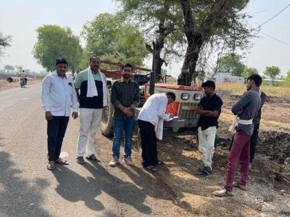 action against tractors transporting illegal sand neglect of the revenue department in buldhana | अवैध वाळू वाहतूक करणाऱ्या ट्रॅक्टरवर कारवाई; महसूल विभागाचे दुर्लक्ष