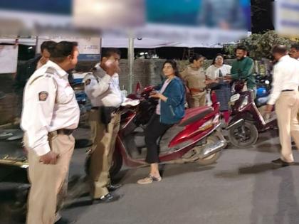 action against 46 drunk drivers by jalgaon traffic police; Campaign in the background of Diwali: More than two lakh fines collected | ४६ मद्यपी वाहनधारकांना कारवाईची ‘झिंग’; दिवाळीच्या पार्श्वभूमीवर मोहीम : दोन लाखांपेक्षा जास्त दंड वसूल 