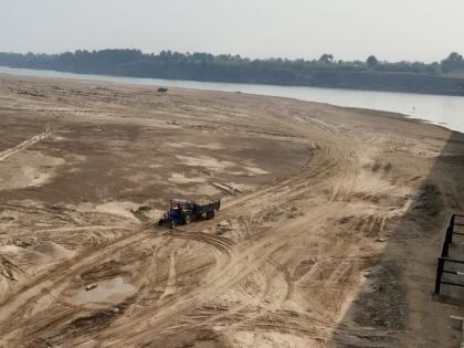 Start at only 5 depots out of 20; From where to get sand for construction?, Development works affected by lack of sand in bhandara | २० पैकी केवळ ५ डेपोंना प्रारंभ; बांधकामांसाठी वाळू आणायची कुठून?, वाळू अभावी विकास कामे प्रभावित