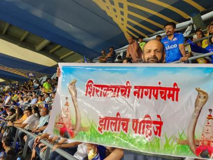 'Shiralechi Nagpanchami' live in IPL Bhagat Singh Naik saw the plaque on 'Wankhede' | ‘शिराळ्याची नागपंचमी’ थेट आयपीएलमध्ये भगतसिंग नाईक यांनी ‘वानखेडे’वर झळकावला फलक